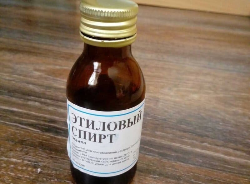 Для очищения нагревателя от отложений и аквариумного налета используют этиловый спирт